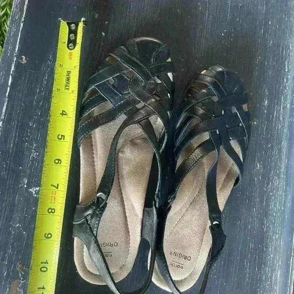 Earth Origins Women's Black Leather Sandal - Picture 5 of 8